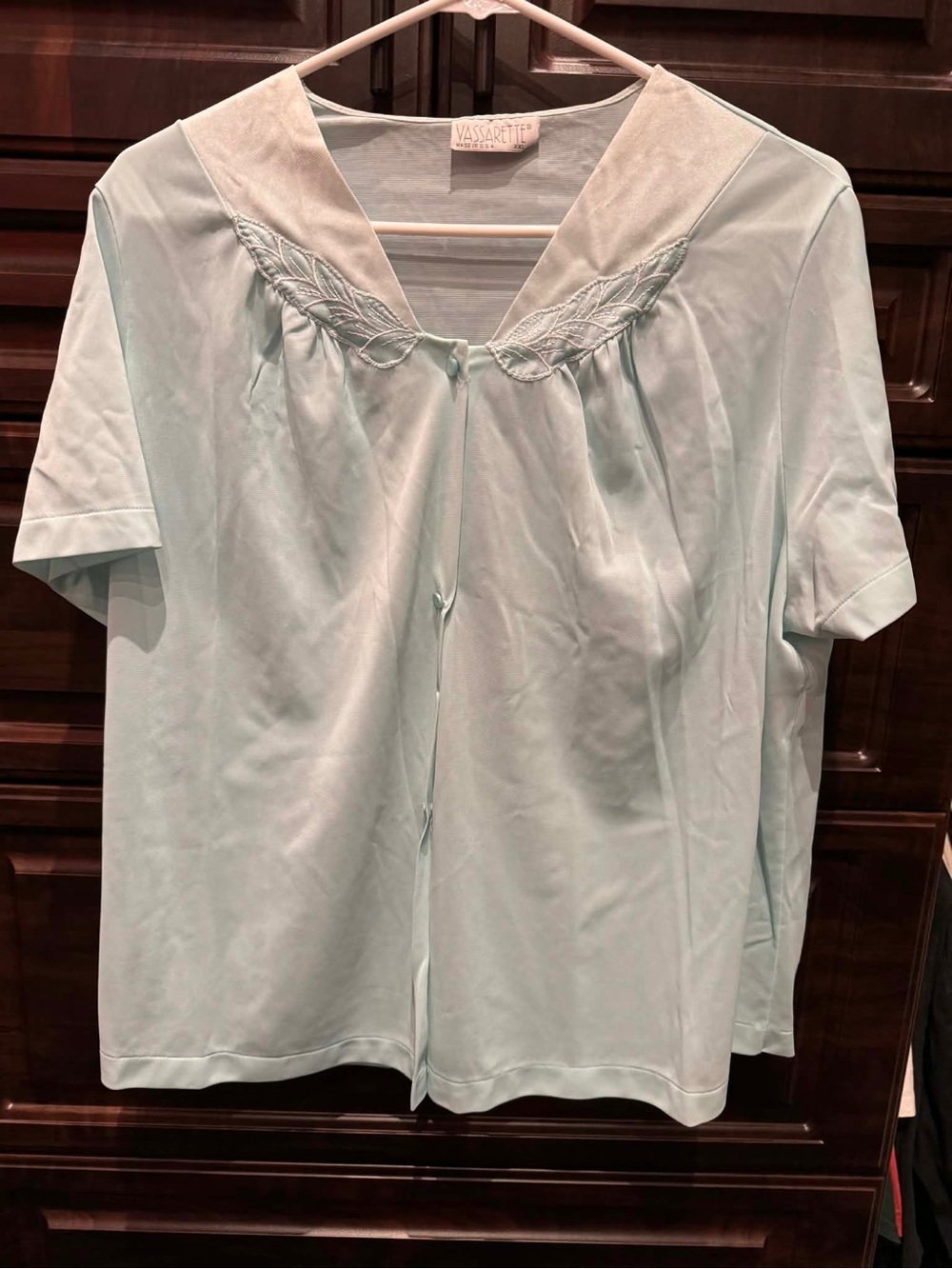 Vassarette Vintage Light Mint PJ Top XL Aqua blue
Runs small
Pit 19”
Length 24”